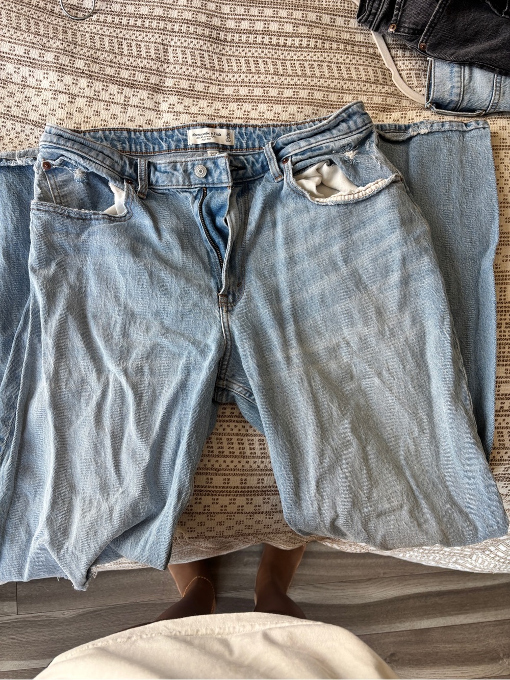 Abercrombie & Fitch 90s relaxed Light Wash Relaxed high rise Jeans